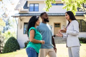Read more about the article Choosing the Right Pro: Realtor or Mortgage Broker?