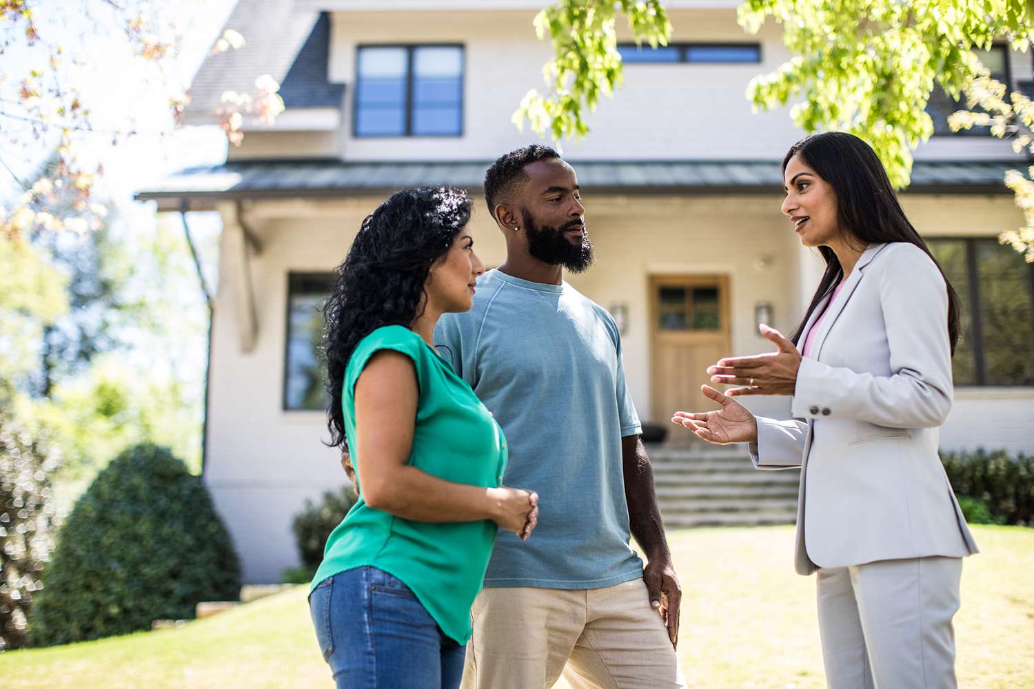 You are currently viewing Choosing the Right Pro: Realtor or Mortgage Broker?