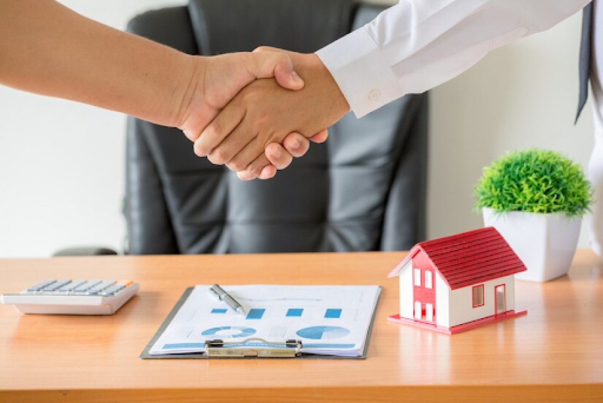 You are currently viewing How a Mortgage Broker Makes Home Buying Easier?
